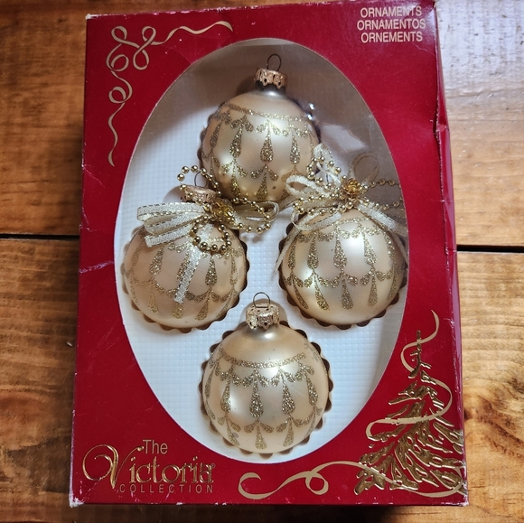 The Victoria Collection Christmas Ornaments Gold Glass Glitter Vintage - Picture 1 of 15